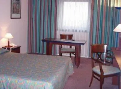 Kyriad Prestige Roissy Hotel Roissy-en-France